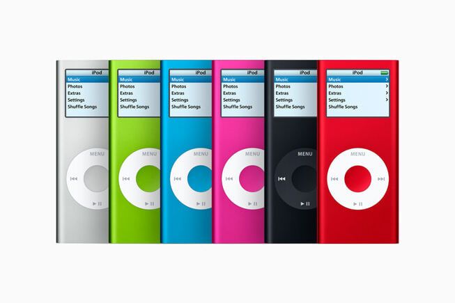 Der iPod nano (2. Generation), der am 25. September 2006 vorgestellt wurde, hatte ein extrem dünnes Design, ein helles Farbdisplay und eine Batterielaufzeit von bis zu 24 Stunden und steckte bis zu 2.000 Songs in die Taschen der Anwender.  (Bild: Apple)