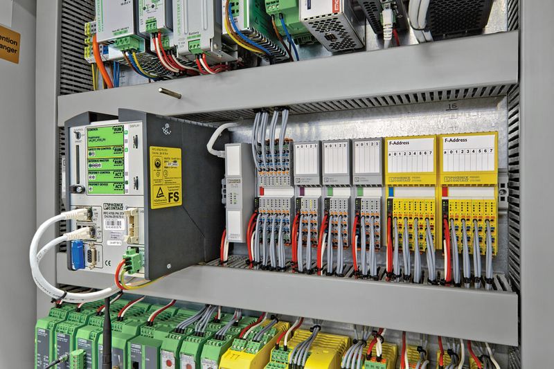 Safety-Hardware ist für die Umsetzung der Sicherheitsanforderungen an eine Windenergieanlage essentiell, hier Profisafe-Geräte von Phoenix Contact. (Bild: Phoenix Contact)