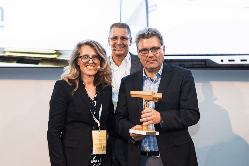Partner of the Year – Frank Neffe (r., euromicron) (Axis Communications)