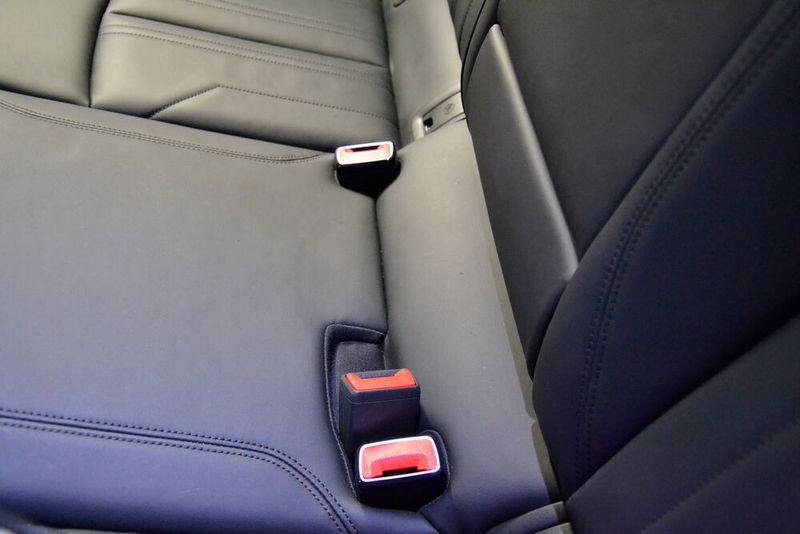 Beleuchtete Gurtschlösser sind für manchen von uns ein übertriebenes Detail. (Bild: Michel/»kfz-betrieb«)