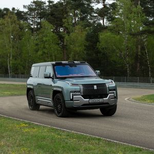 Gut 5,30 Meter lang, mehr als 2 Meter breit und fast ebenso hoch ist der Crossover.(Bild:  Harald Dawo/BYD)