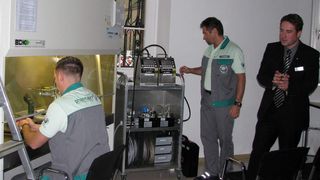 Praktische Vorführungen von Reinraummessungen  (Bild: Pharmaserv)