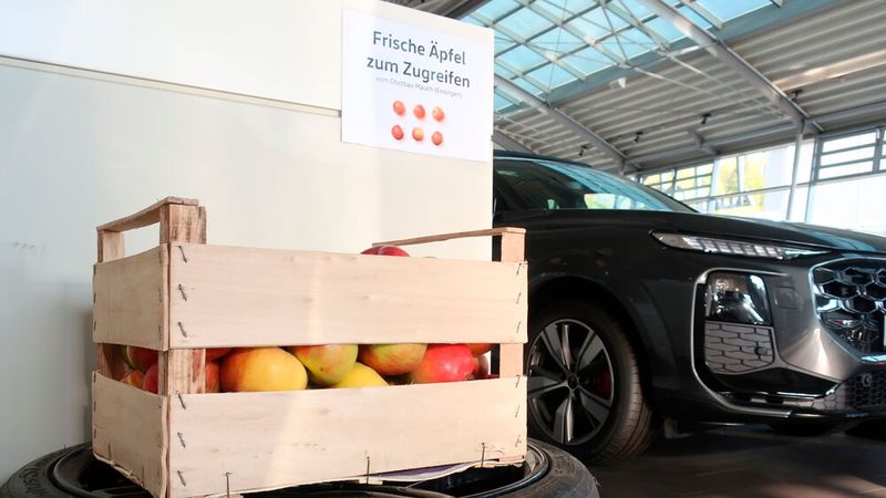 Werteorientierung fängt zugleich im Kleinen an: Kunden können sich mit Äpfeln aus der Region stärken. (Bild: Grimm – VCG)