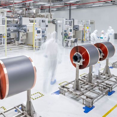 Powerco fertigt in Salzgitter Batteriezellen. Viele andere Unternehmen sind bislang daran gescheitert. (Bild: Stefan Warter/Volkswagen/PowerCo)