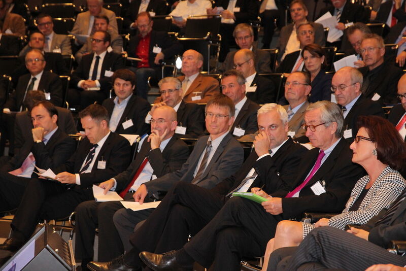 Kölns Regierungspräsidentin Gisela Walsken (re.) verfolgte die Diskussionen und Vorträge mit großem Interesse. (Bild: Ernhofer/PROCESS)