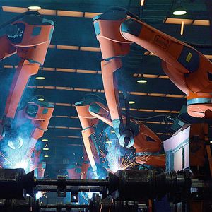 Die Roboter beschleunigen die Schweißfertigung um mehr als 50 % und sorgen für reproduzierbare Schweißergebnisse.