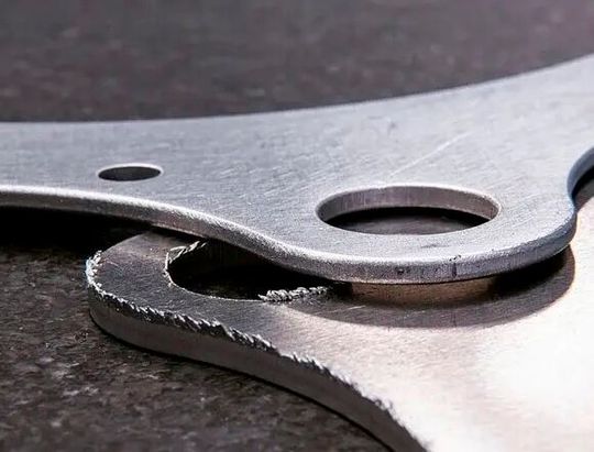 Vorläufiges Ende für neue Messe! Entgraten (hier ein Beipsiel), Teilereinigung und Oberflächenbearbeitung wäre das Themen-Trio der Parts Finishing gewesen, die im November Premiere feiern wollte. Doch nun kommt die Absage vom Veranstalter ...(Bild:  J. Simmonis)