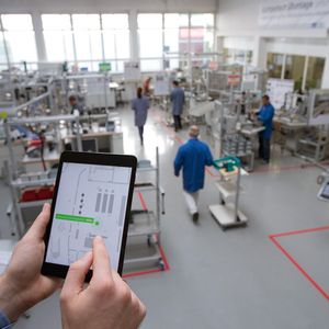 Industrieservice 4.0 zeigt u. a. auf, wie Informationsflüsse, Service-Produkte und Vertriebsstrukturen kundenspezifisch gestaltet sein müssen.