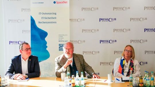 Freiheit auf Vorrat?“ – Experten diskutieren über die umstrittene Vorratsdatenspeicherung: (v.l.) Dr. Michael Ruoff (FDP-Landeschef Bayern), Sebastian von Bomhard (Gründer und Vorstand Spacenet AG), Sabine Leutheusser-Schnarrenberger (Bundesjustizministerin a.D.).(Bild:  Spacenet AG)