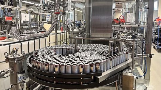 Dank der neuen Abfüllanlage kann Liqui Moly seinen Additiv-Ausstoß um 40 Prozent steigern.(Bild:  Liqui Moly)