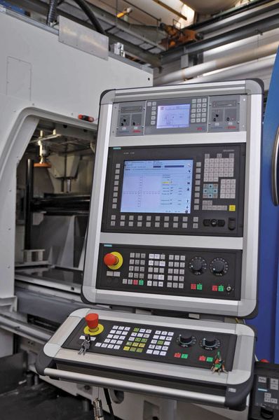 Bild 4: Gesteuert von einer CNC Sinumerik 840D erreichen die Linearmotoren eine Rundheit von unter 5 µm.  (Bild: Siemens)