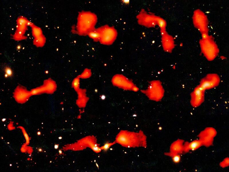 12: Eine Zusammenstellung niedrig-energetischen Radiogalaxien aus dem HETDEX-Bereich der LoTSS-Vermessung, dargestellt auf einem Hintergrund des sichtbaren Spektrums (Judith Croston and the LOFAR surveys team / CC BY 3.0)