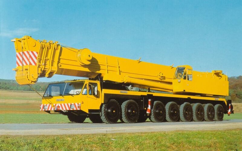 Gleiches Gesamtgewicht, dreifache Leistung: Der 96 Tonnen schwere 8-achsige All-Terrain-Kran war 1982 schon für damals beachtliche 200 Tonnen Traglast ausgelegt.  (Liebherr-Werk Ehingen)
