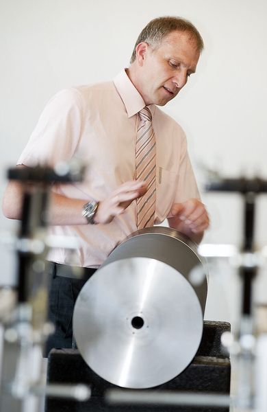 Ein gutes halbes Jahr vor der DVS Expo 2015 geht die Vorbereitung für die Fachausstellung zur Füge-, Trenn- und Beschichtungstechnik in die heiße Phase. Anmeldeschluss ist der 27. Februar, danach beginnt die Aufplanung. Zahlreiche Branchengrößen wie Cloos, 3M, EWM und Fronius stehen bereits als Teilnehmer fest. (Bild: Messe Essen)