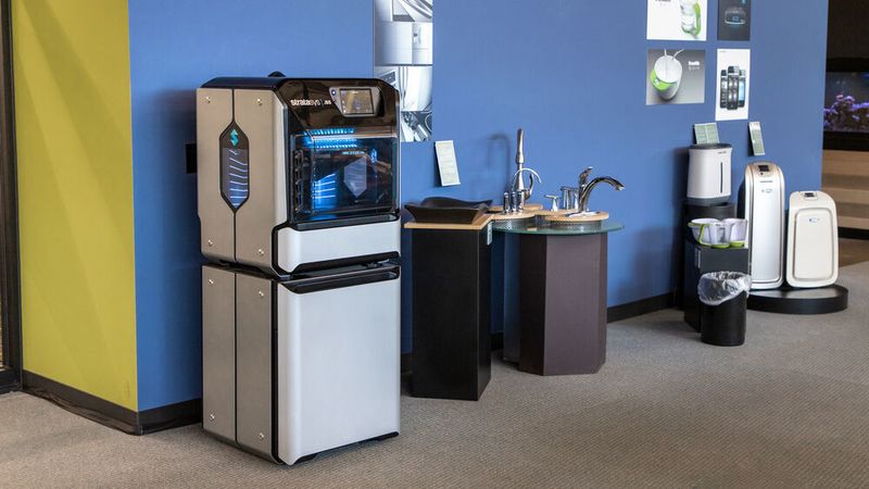 Das in den USA ansässige Produktentwicklungsunternehmen Priority Designs war ein Beta-Nutzer der neuen Keyshot-10-Funktionen mit dem kürzlich eingeführten bürofreundlichen 3D-Drucker J55 (im Bild).   (Stratsys)