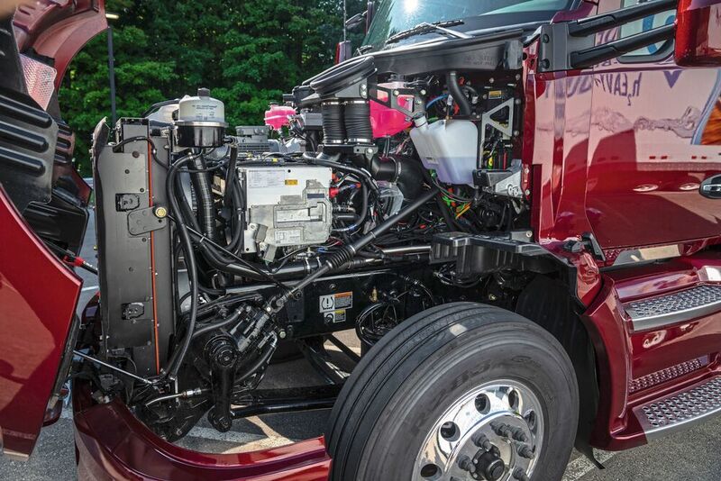 Der „Beta“-Truck, der Teil eines großangelegten Pilotversuchs ist, fährt bis zu 300 Meilen (482 Kilometer) mit einer Tankfüllung und damit 100 Meilen (161 Kilomter) weiter als die vorangegangene Studie. (Toyota)