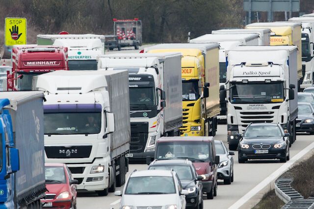 Vor Kurzem wurde das EU-Projekt Admiral gestartet. Im Rahmen dessen soll ein Weg zu einem multimodalen Marktplatz gepflastert werden, um den Güterverkehr klimafreundlicher zu machen. Mit dabei ist das Steinbeis Europa Zentrum. Hier mehr zu diesem Vorhaben ...