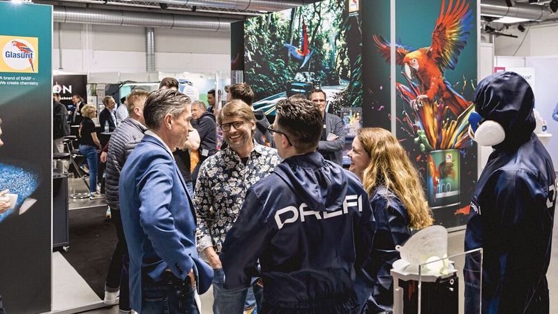 Starke Partnerschaft: Glasurit ist nun offizieller Lacklieferant des Audi Revolut F1 Teams. Genauer gesagt in Form seine Reihe 100. (Bild: Stefan Bausewein)