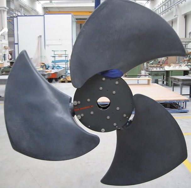 Von BBG stammen die RTM-Werkzeuge (Resin Transfer Moulding) für das Ummanteln von Propellerkernen von Lüftungsanlagen mit glasfaserverstärkten Kunststoffen, deren Kern aus Polyurethanschaum besteht. (Bild: BBG)