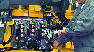 Bei Jungheinrich in Moosburg werden mehr als 40 Mitarbeiter der Elektrostaplerproduktion, vom Produktionsleiter bis zum Produktionsmitarbeiter, weitergebildet. Bild: Jungheinrich (Archiv: Vogel Business Media)