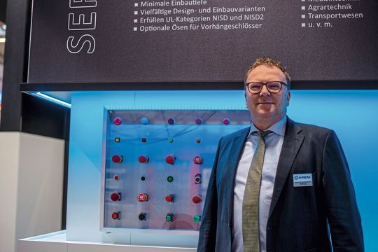 Interessante Zukunftsmärkte sind für Michael Schulze (APEM) Baumaschinen, Maschinen für Material Handling und Landwirtschaft sowie Safety. Interessante Zukunftsmärkte sind für Michael Schulze (APEM) Baumaschinen, Maschinen für Material Handling und Landwirtschaft sowie Safety.