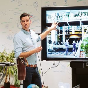 Prof. Dr. Thomas Maal, Leiter des 3D-Lab des Radboud UMC, der Universitätsklinik Nimwegen (Bild:  Merel Tuk/Deltagoud)
