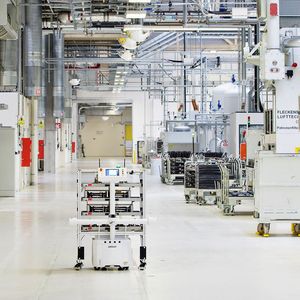 Skoda setzt in seinem tschechischen Komponentenwerk Vrchlabí einen autonomen, selbstlernenden Transportroboter ein.