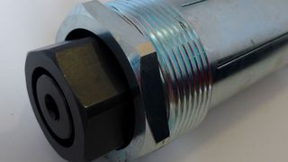 Neuartiger Spreizbolzen zur gleichzeitigen kraft- und formschlüssigen Verbindung (Hytorc Seis)