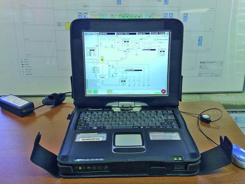Laptops stellen über einen Remote Desktop-Zugang eine Verbindung zum HMI auf dem Server dar.  (Bild: MTL Instruments)