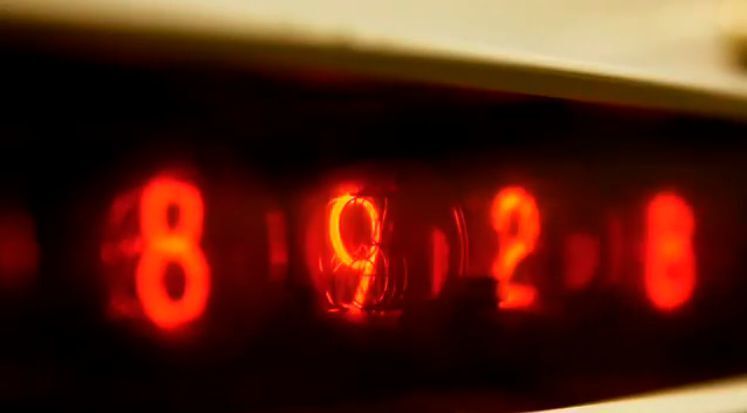 Bild 2: Ein historischer Frequenzzähler von HP mit Nixie-Röhren-Anzeige. (Keysight)