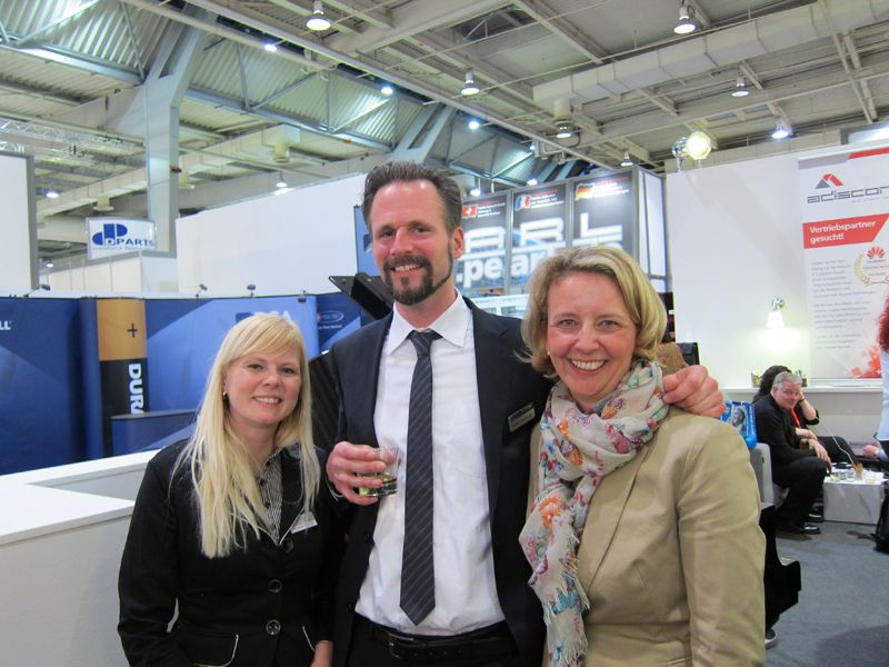 (v. r.) Stephanie Steen, IT-BUSINESS, mit Christoph Ziegenmeyer, Aastra, und Simone Herzog, Eset (Bild: IT-BUSINESS)