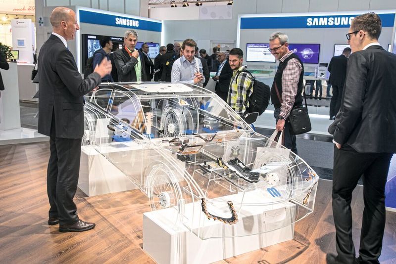 Auf der Electronica wird dem Besucher auch gezeigt, wo die sonst im Verborgenen arbeitende Elektronik eingesetzt wird. (Alex Schelbert / Messe München GmbH)