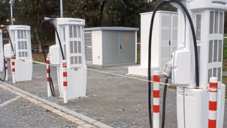 Der Ausbau der Ladeinfrastruktur müsste Fahrt aufnehmen, damit eine Million Ladestellen im Jahr 2030 bestehen. (sp-x)