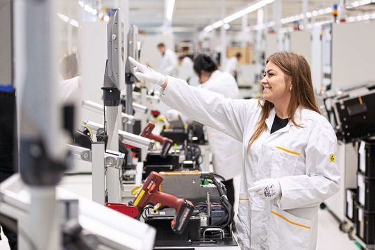 B&R a mis en place un nouveau mode de recrutement pour répondre aussi vite que possible à la forte demande de solutions d'automatisation. 500 nouveaux employés ont pris leur poste entre mars et avril dans les équipes du week-end. B&R a mis en place un nouveau mode de recrutement pour répondre aussi vite que possible à la forte demande de solutions d'automatisation. 500 nouveaux employés ont pris leur poste entre mars et avril dans les équipes du week-end.