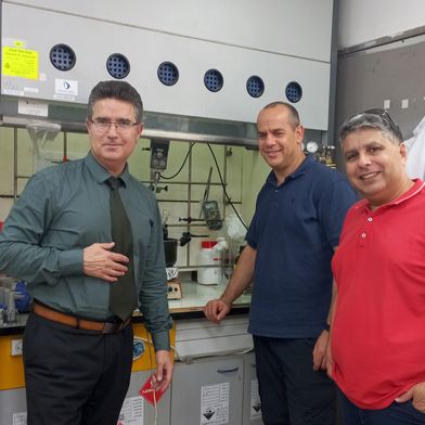Założyciele firmy Snow Polymers (od lewej): Alex Braun, dr Shai Garty, Sharon Raymond. Ten start-up opracowuje biodegradowalne tworzywa sztuczne z odpadów organicznych. (Bild: Snow Polymers)