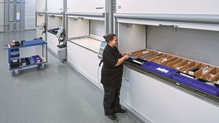 Für beide Produktionsebenen werden SAP-gesteuert Aufträge an den Liftsystemen zusammengestellt. (Hänel)