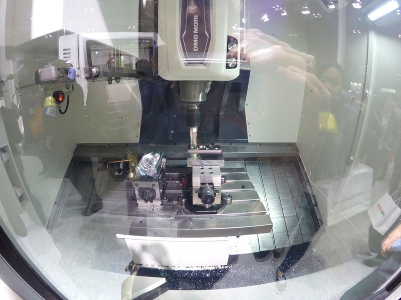 Auf einer Gesamtfläche von 2160 m² zeigt DMG Mori sein gesamtes Fertigungs-Know-how. Darunter die aktuellsten Maschinenmodelle, Industrie 4.0-Lösungen und Celos. (Sonnenberg)