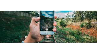 „Insbesondere auf Reisen im Ausland ist zu berücksichtigen, dass die Daten mobiler Endgeräte über Netze Dritter gesendet werden, bei denen keinerlei Aussage über das Sicherheitsniveau der Anbieter getroffen werden kann.“ (Pixabay)