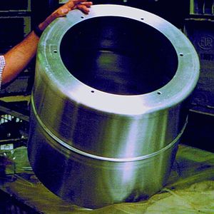 Bild 2: Auch dünnwandige Spezialbehälter, mit denen sich gewichtsoptimierte Leichtbau-Konstruktionen realisieren lassen, werden durch Metalldrücken realisiert.