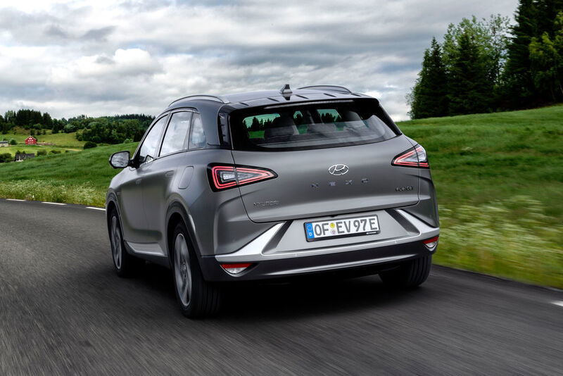 Während andere Hersteller noch am Brennstoffzellen-Fahrzeug basteln, schickt Hyundai mit dem Nexo die zweite Generation seines Wasserstoff-SUV ins Rennen. (Hyundai)
