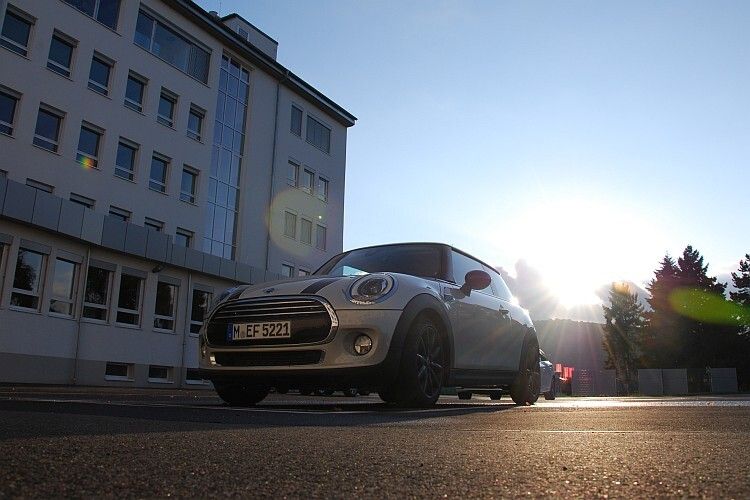 Sonnt sich gern in Aufmerksamkeit: Mini fahren ist nichts für Schüchterne. (Foto: Rosenow)