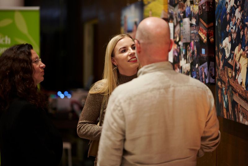 Impressionen vom ELEKTRONIKPRAXIS Frühlingsfest 2023 im Ketterer Kunst mit der Verabschiedung von Johann Wiesböck.  (Bild: © EYE AM CHRIS)