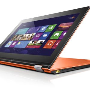IdeaPad Yoga in Stand-Position und clementine orange