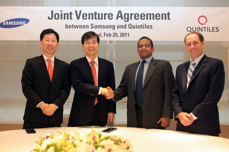 February 2011: Officials from Samsung and Quintiles signing an agreement.  (Picture: Samsung)