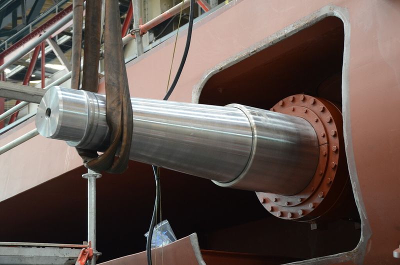 Diese sind auf gleitgelagerten, abgedichteten Wellen im Schiffsrumpf angebracht. (Bild: Michel)