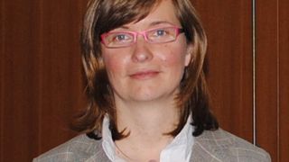 Dr. Dagmar Holthenrich von der Bundesanstalt für Arbeitsschutz und Arbeitsmedizin (BAuA) legte den Schwerpunkt ihrer Präsentation auf die Biozid-Belastung von Arbeitern während des Sprühprozesses.  (Bild: Die Akademie Fresenius)