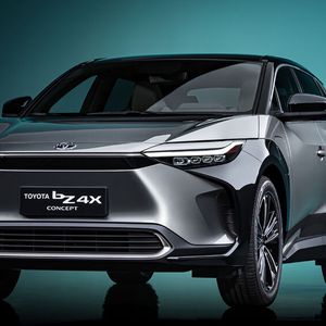 Zu den Besonderheiten des ersten reinen E-Autos der Marke zählt eine großzügige Batterie-Garantie von zehn Jahren. (Bild:  Toyota)