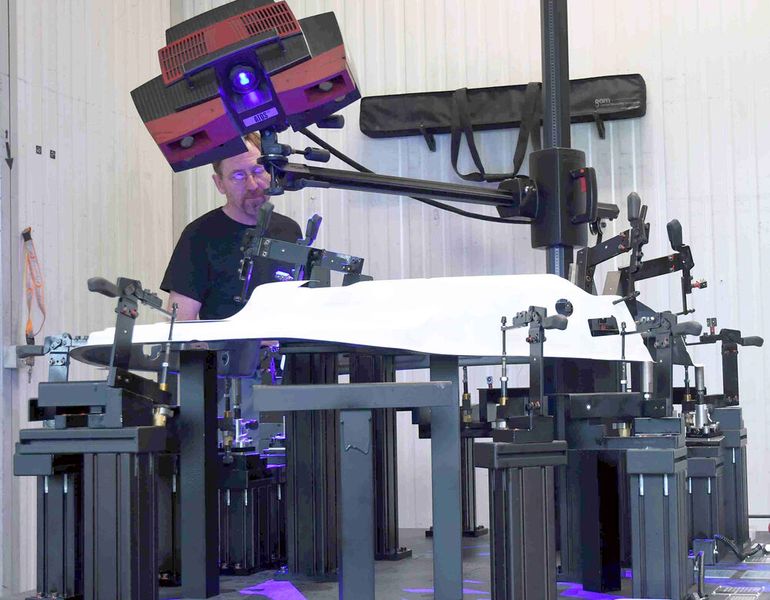 Ein Bauteil wird optisch vermessen. (Bild: SWZ/Autoform)