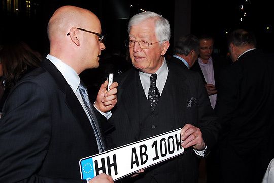 ZDK-Präsident Robert Rademacher (re.) steht der Presse Rede und Antwort. (Archiv: Vogel Business Media)