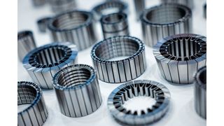 Auch die additive Fertigung befruchtet die Schleiftechnikwelt. Das bewies Emuge Franken mit 3D-gedruckten Spannhülsen, die eine flexiblere und deformationsarme Fixierung bei variierenden Bauteilen garantieren. Per FEM ausgelegte Waben- und Mäanderstrukturen helfen dabei. (Bild: VDW / U. Regenscheit)